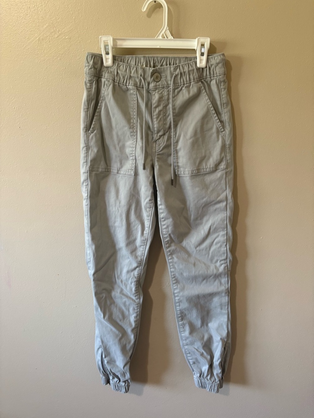 American Eagle Light Gray Jogger Pants women’s size 8